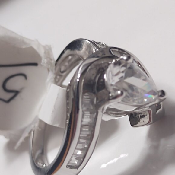 Women''s Sterling Silver Cubic Zirconia main stone Ring Size 5 - Picture 3 of 7